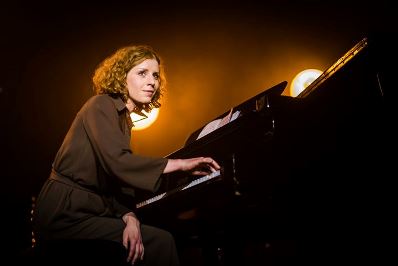 Žiemos švenčių magija Vilniaus „Vaidilos“ teatre – su dainininke Alina Orlova 