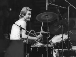 Muzikos pasaulis neteko legendinio "The Rolling Stones" būgnininko Charlie Watts